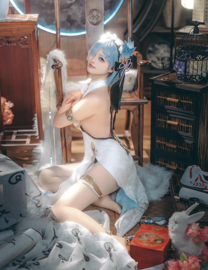tạo hình cosplay anime nữ nhìn nghiêng
