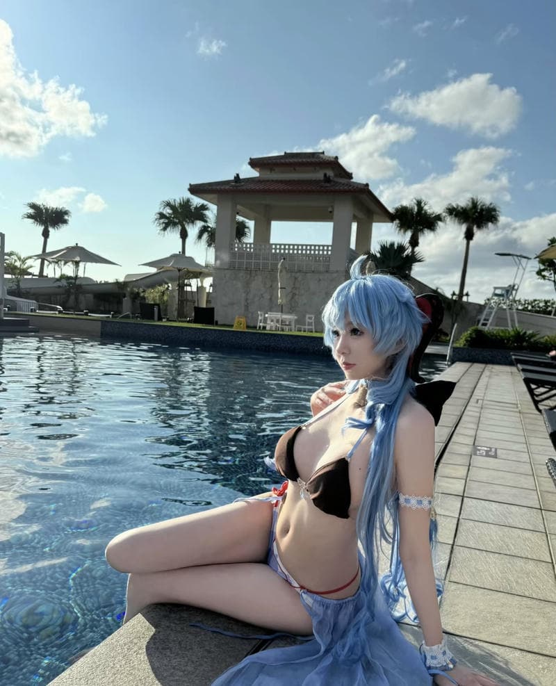tạo hình nhân vật anime qua bikini cosplay