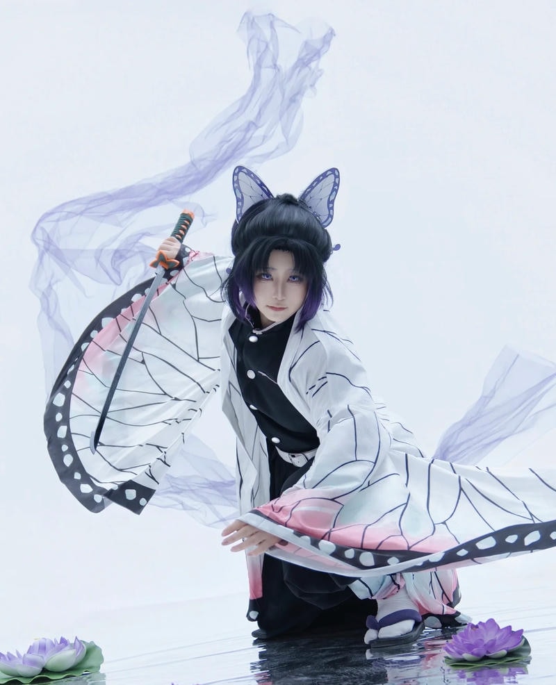 trang phục Shinobu Kocho trong cosplay Demon Slayer