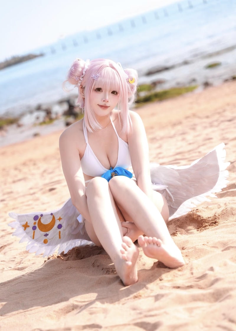 vẻ gợi cảm hiện rõ trong bikini anime