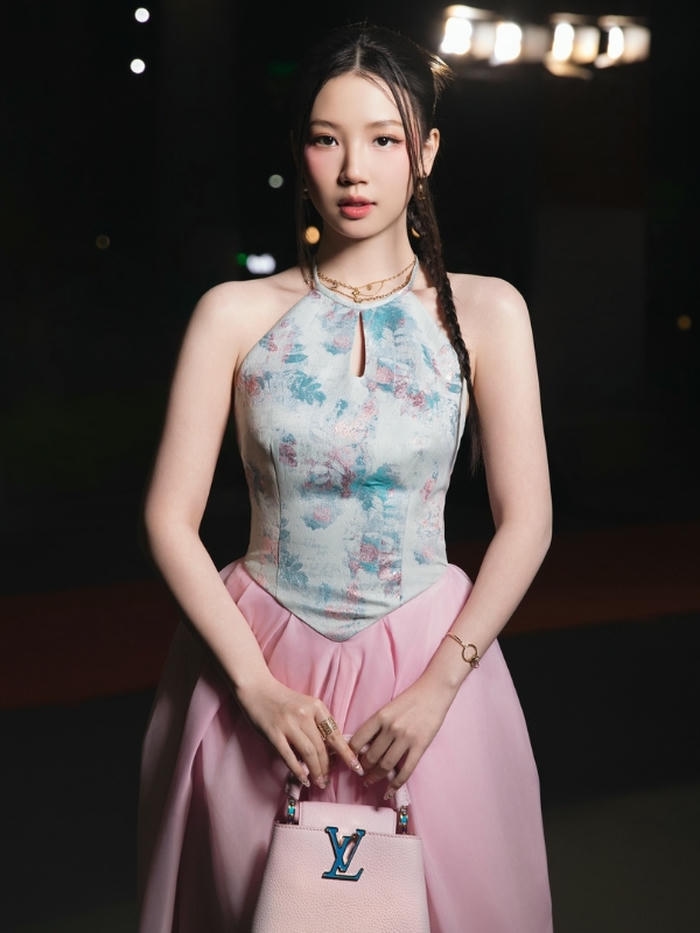 Amee sexy váy dài phong thái dịu dàng quyến rũ