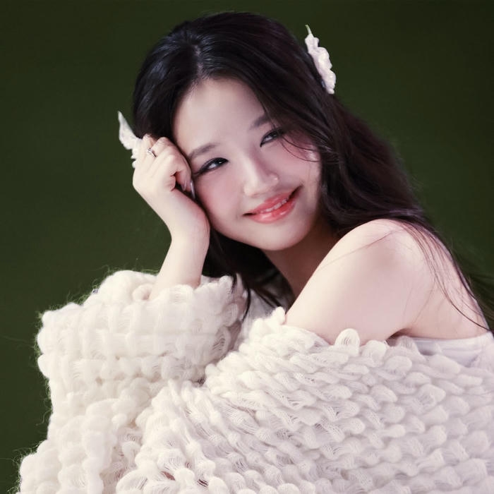 Ảnh Amee sexy nụ cười tươi tắn dịu hiền