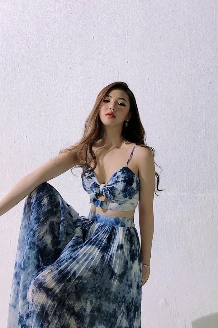 Ảnh Amee sexy thần thái tự tin trong bộ váy xanh