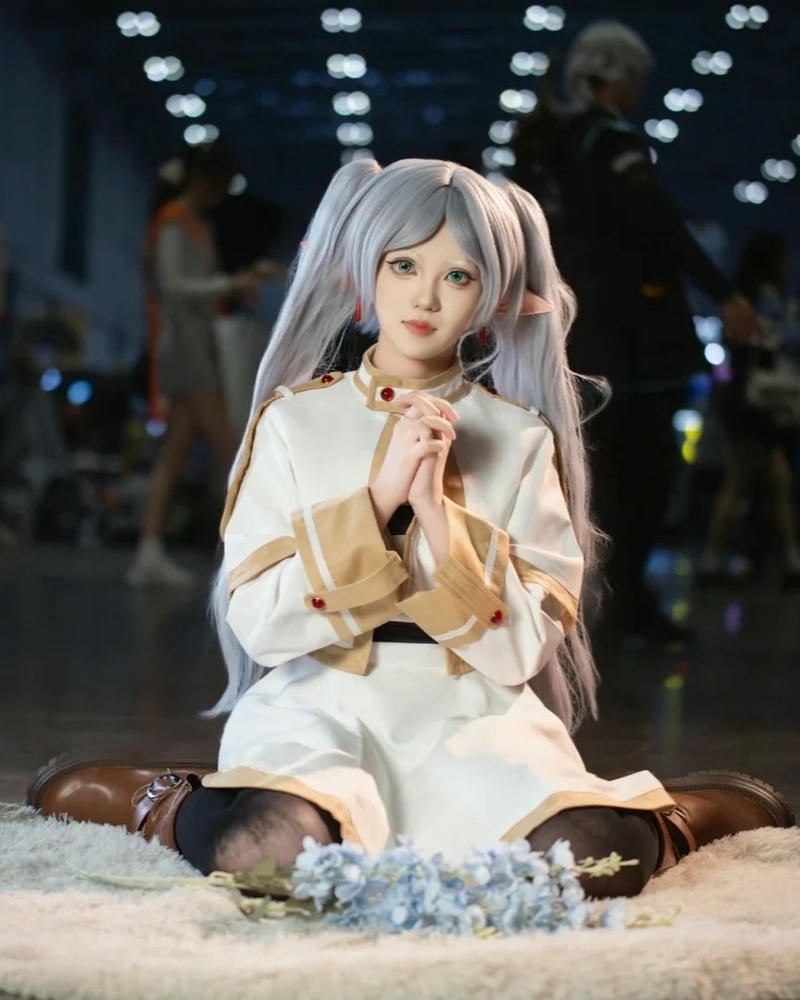Ảnh cosplay frieren tái hiện hành trình phép thuật