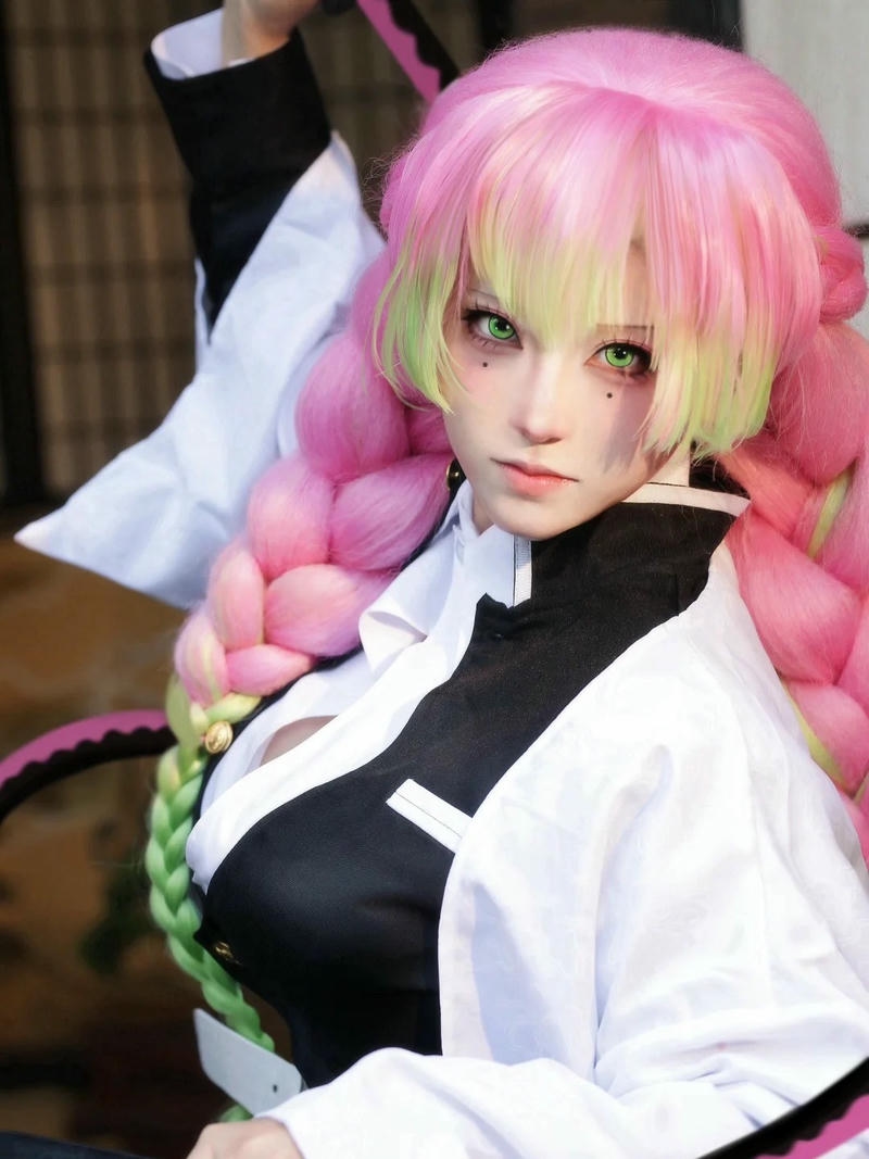 Ảnh cosplay mitsuri khắc họa nhân vật truyện tranh