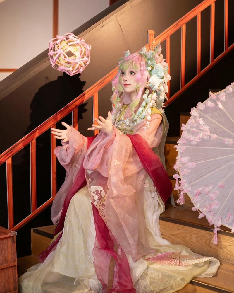 Ảnh cosplay mitsuri mô phỏng tạo hình đặc trưng