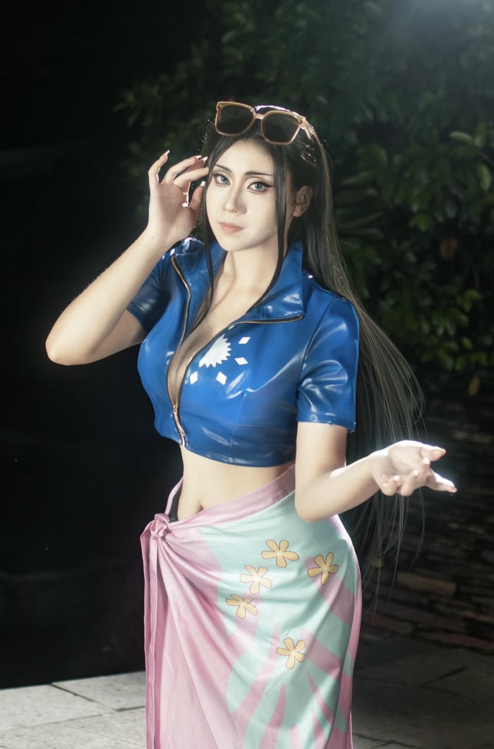 Ảnh cosplay robin thể hiện vẻ đẹp trưởng thành