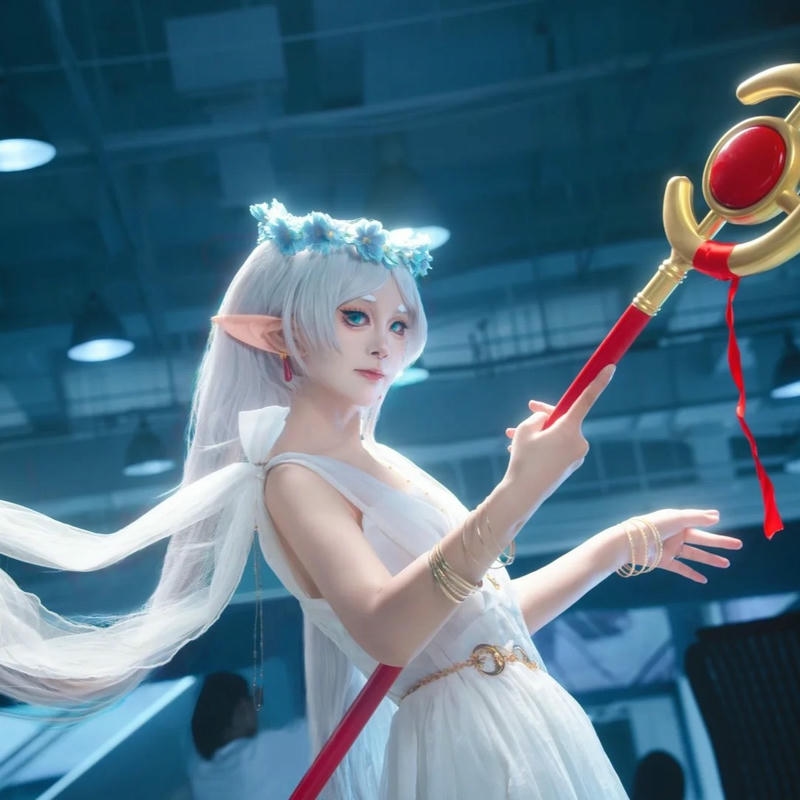 Ảnh frieren cosplay tái hiện nhân vật frieren