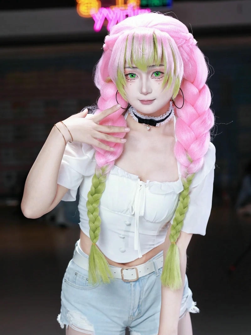 Ảnh mitsuri cosplay tái hiện phong cách quen thuộc