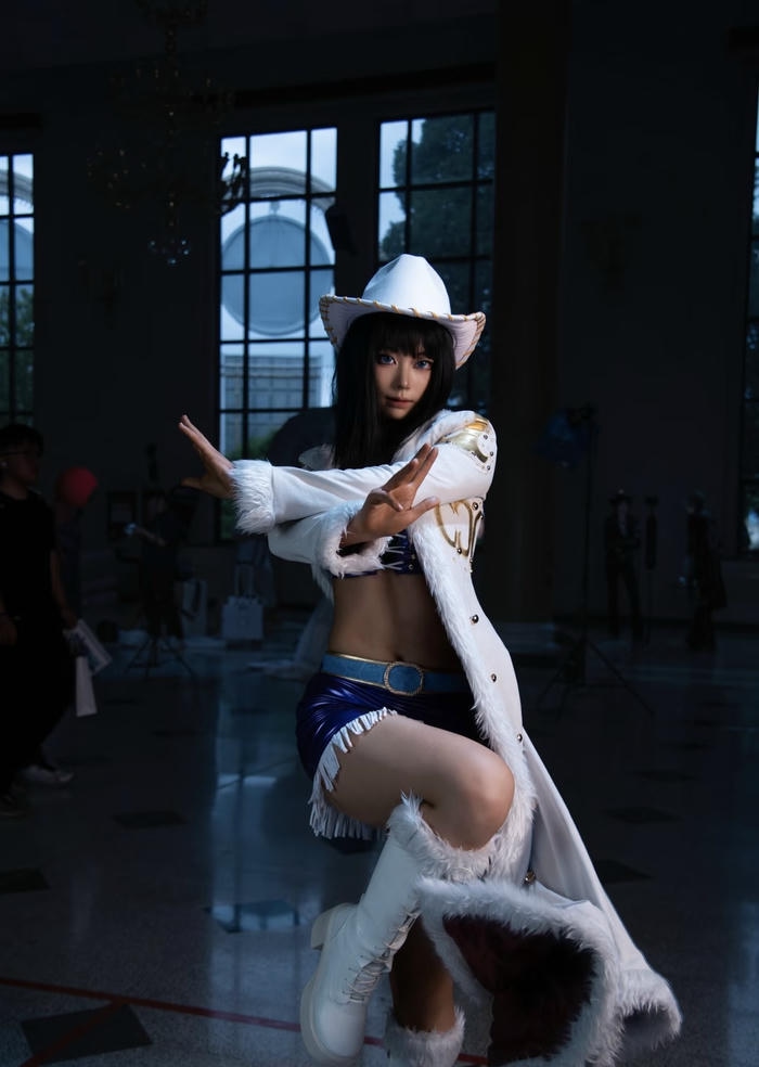 Bức ảnh cosplay robin ghi lại tạo hình thanh lịch