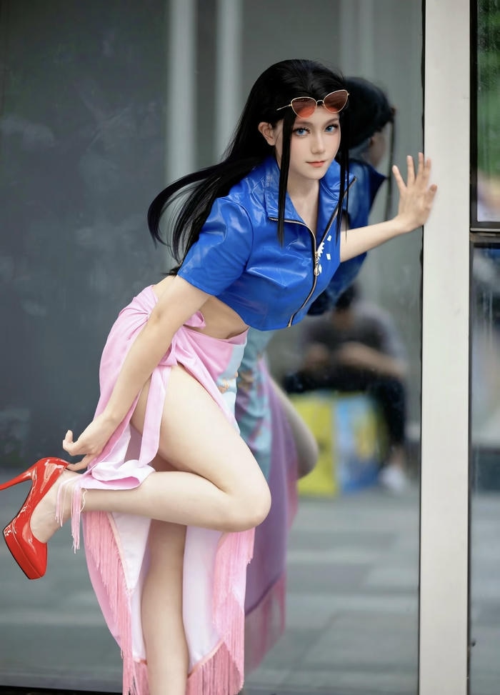 Bức ảnh cosplay robin làm rõ chi tiết phụ kiện