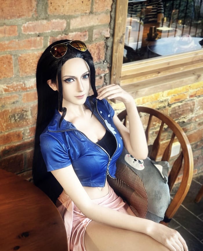 Bức ảnh cosplay robin tập trung vào thần thái nhân vật