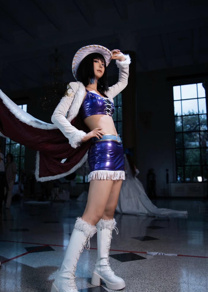 Bức hình cosplay robin làm nổi bật nét trưởng thành