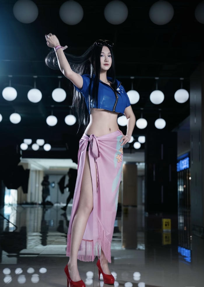 Bức hình cosplay robin làm rõ đường nét tạo hình