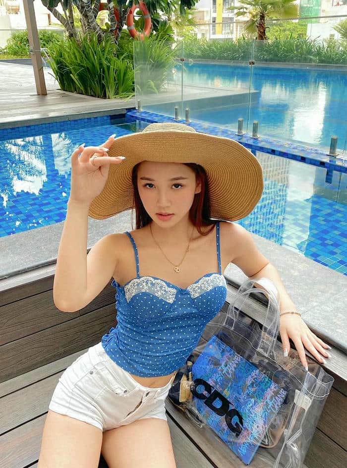 Ca sĩ Amee sexy thần thái tự tin