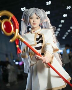 Cosplay ảnh frieren khắc họa nhân vật elf