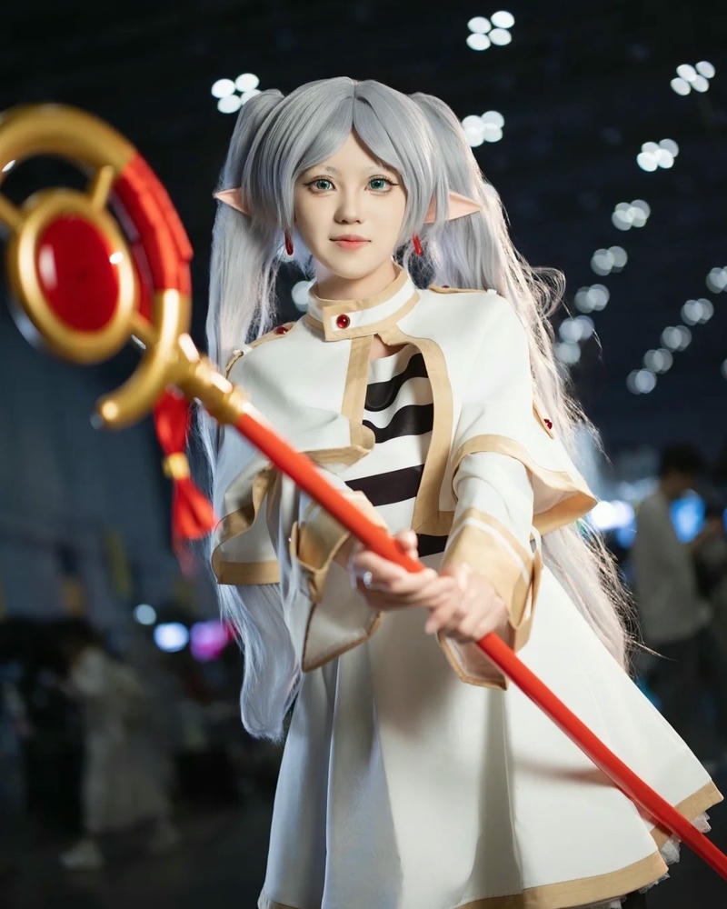 Cosplay ảnh frieren khắc họa nhân vật elf