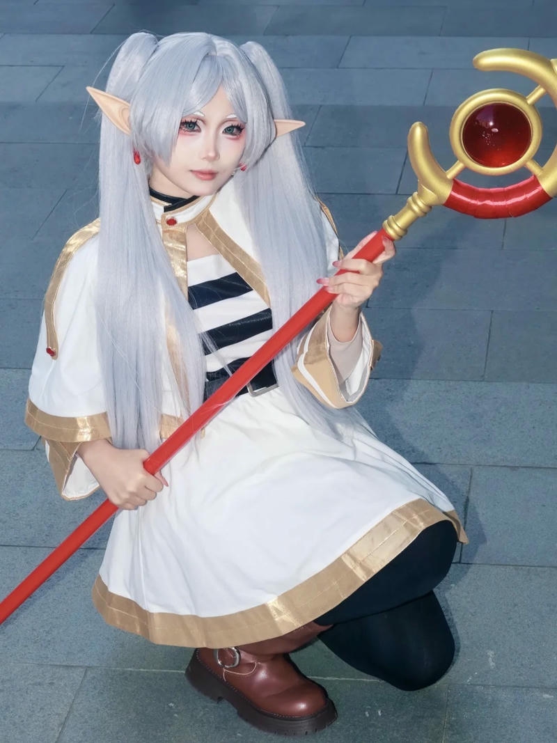 Cosplay ảnh frieren mô phỏng nhân vật anime