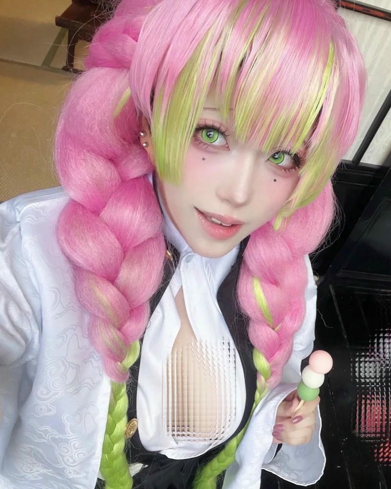 Cosplay ảnh mitsuri khắc họa phong cách nhân vật