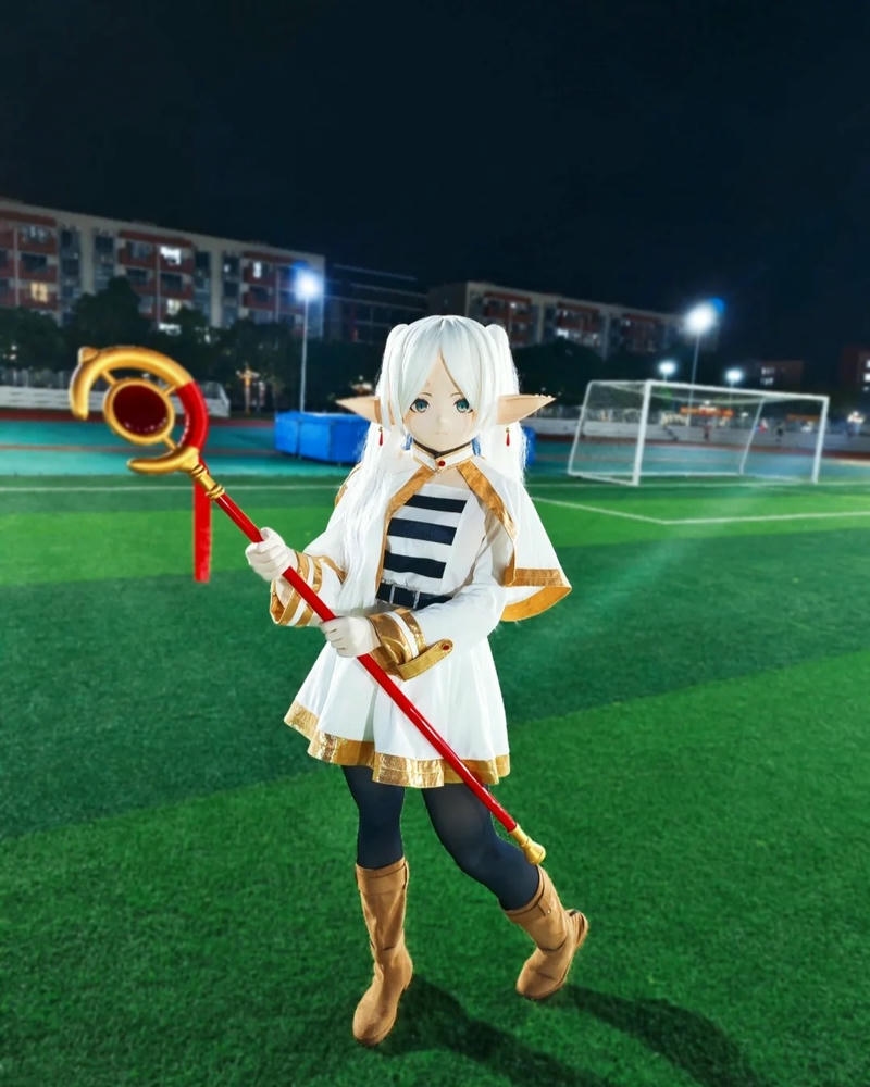 Frieren ảnh cosplay phong cách fantasy cổ điển