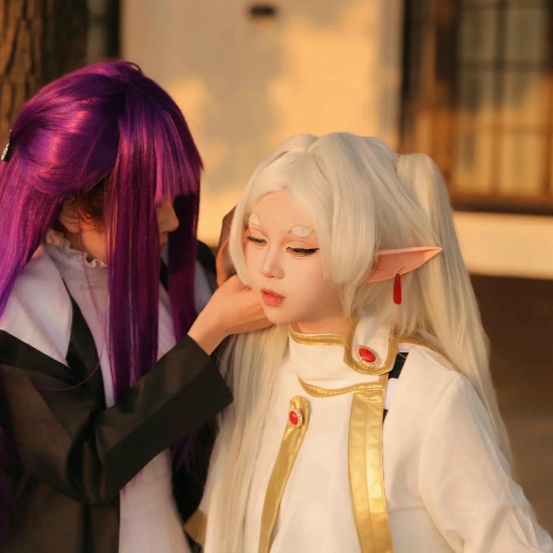 Frieren cosplay ảnh khắc họa thế giới giả tưởng