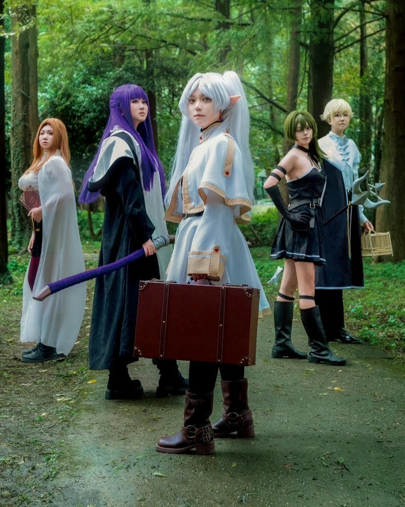 Frieren cosplay ảnh tạo hình nhân vật huyền ảo