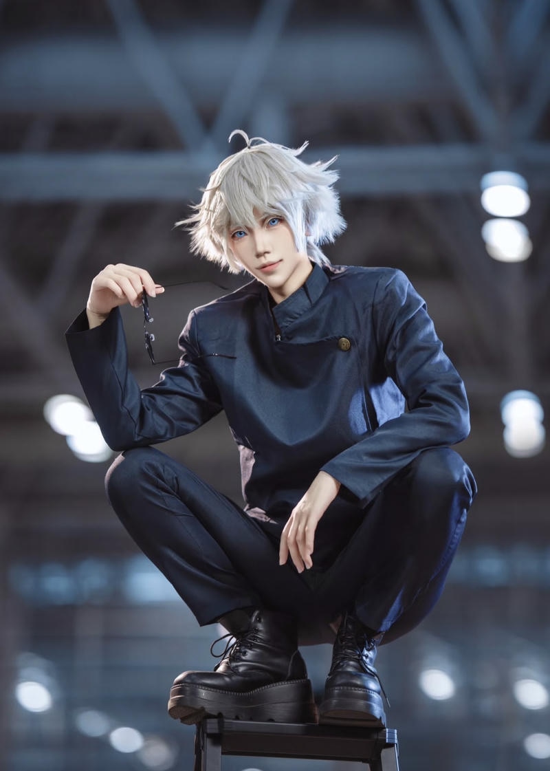 Gojo cosplay đem lại cảm giác mạnh mẽ