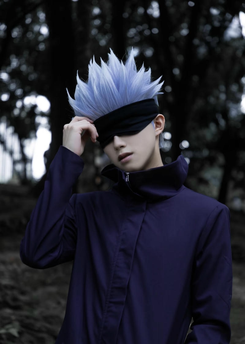 Gojo cosplay nổi bật nhờ băng mắt