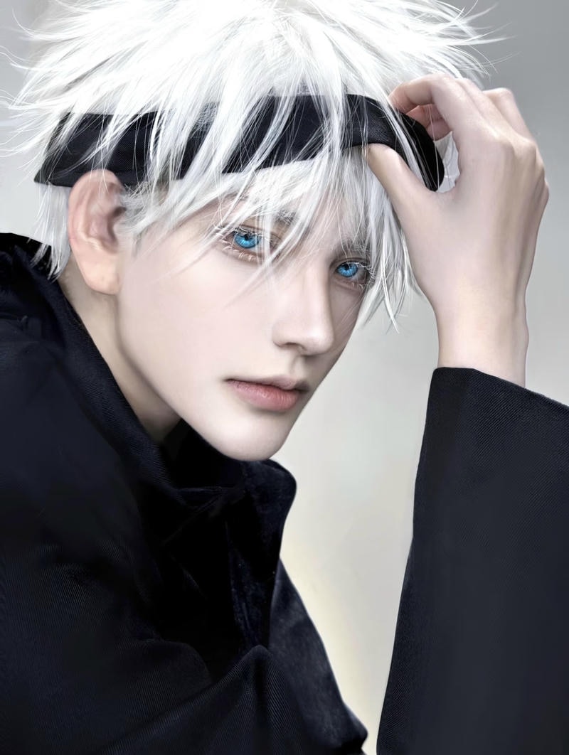 Gojo cosplay với chi tiết băng che mắt rất đặc trưng