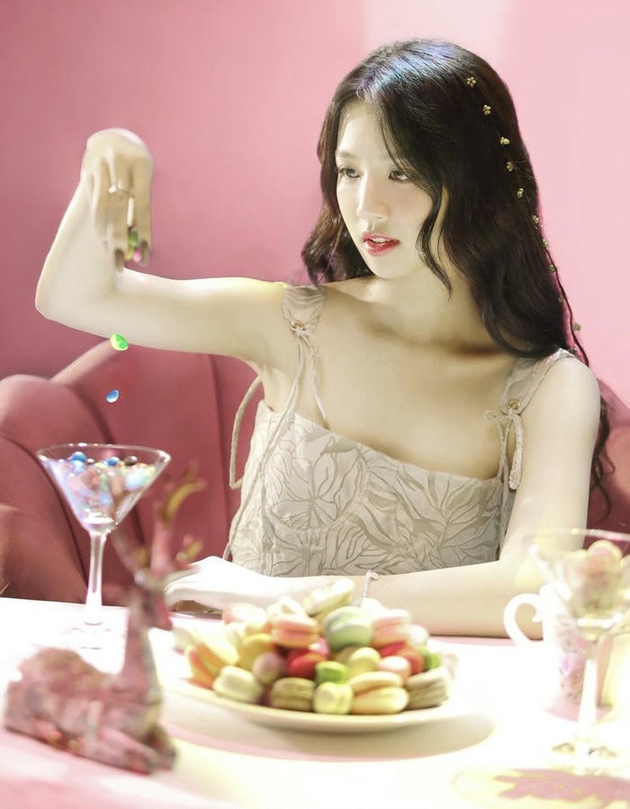 Hình ảnh Amee sexy váy ôm dáng nữ tính nổi bật