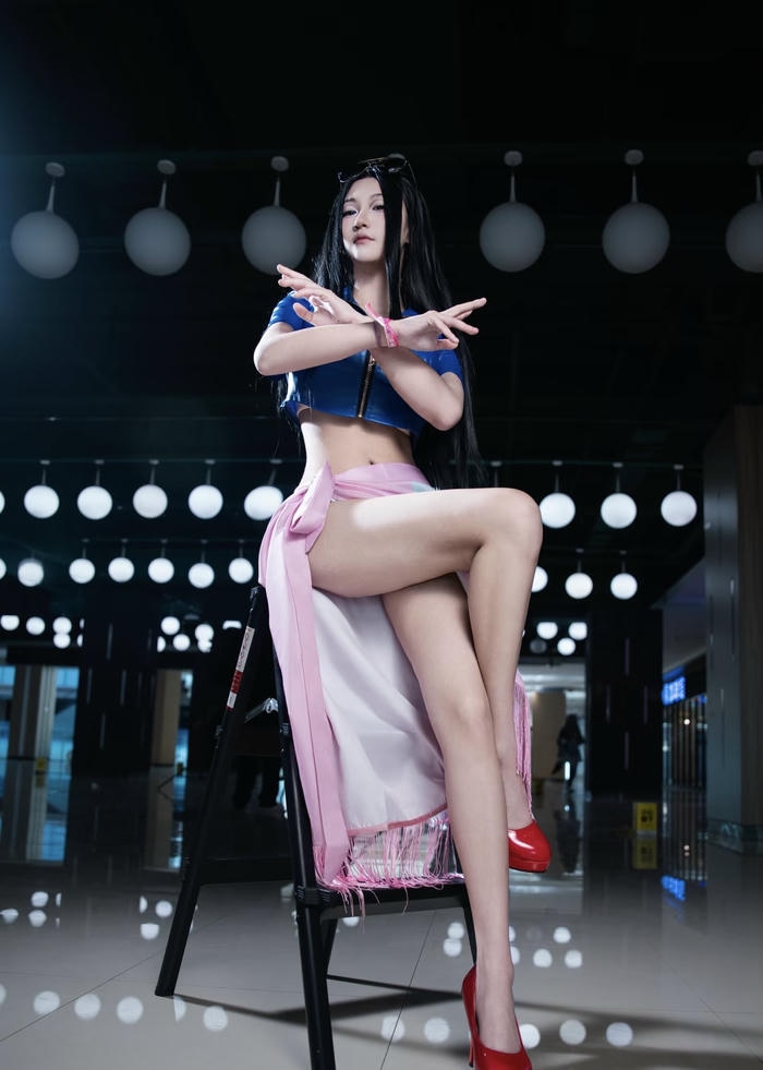 Hình cosplay robin cho thấy sự chuẩn bị kỹ lưỡng