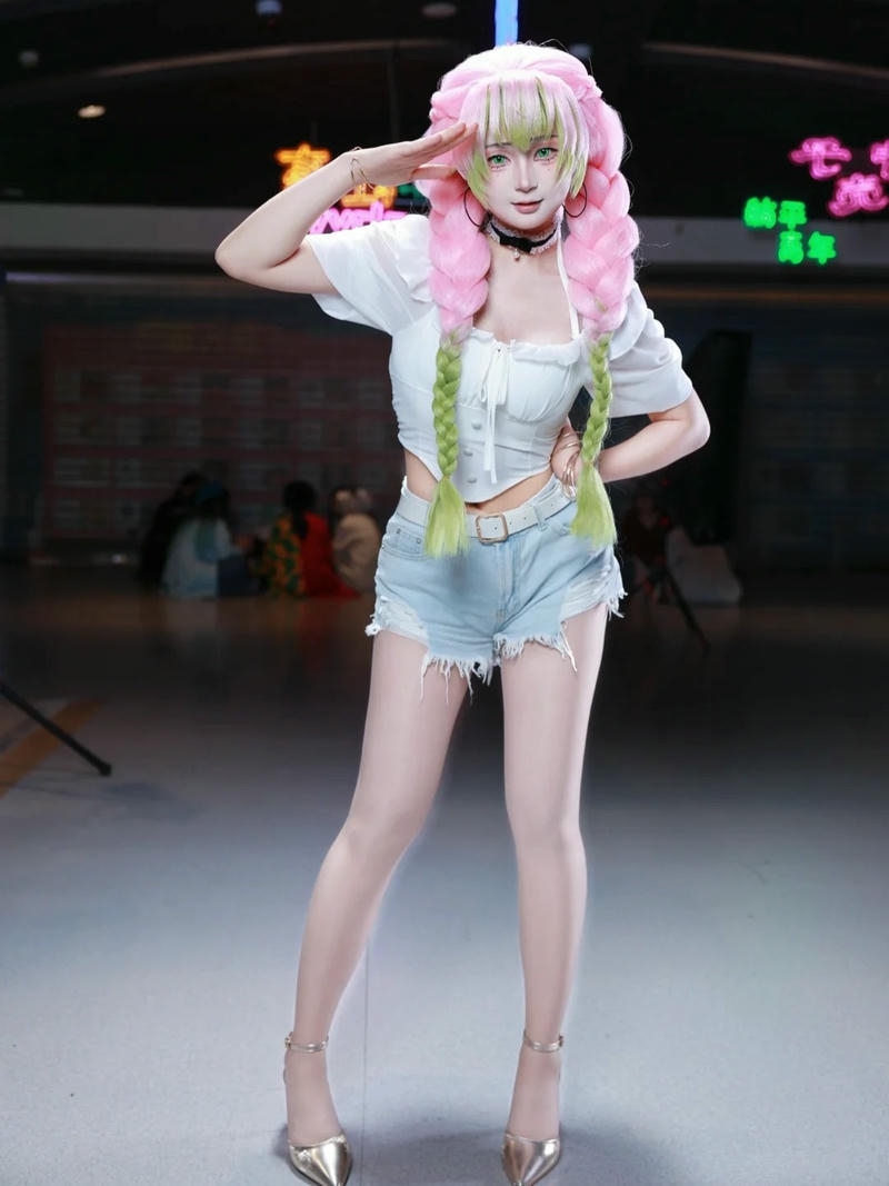 Mitsuri cosplay ảnh tái hiện tạo hình đặc trưng