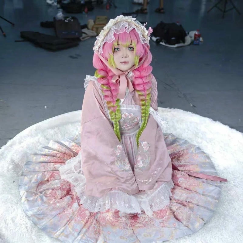 Mitsuri cosplay ảnh thể hiện concept đặc trưng