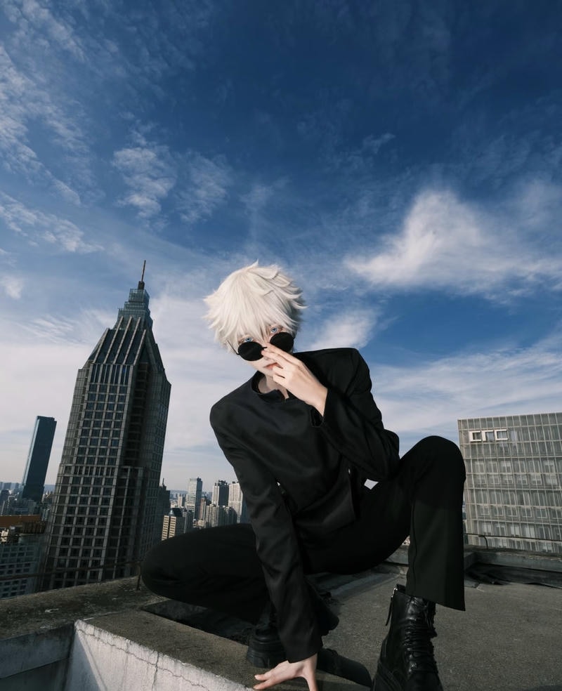 chi tiết trang phục giúp nhận diện Gojo