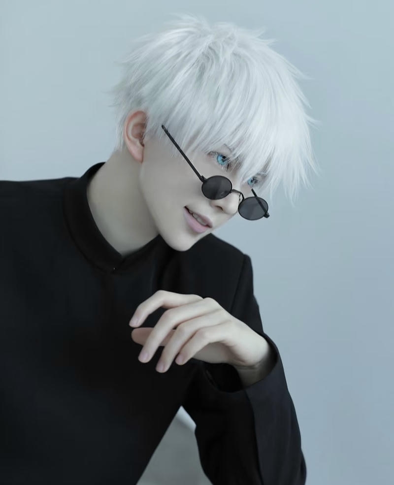 hình Gojo cười cực đểu trong tạo hình cosplay