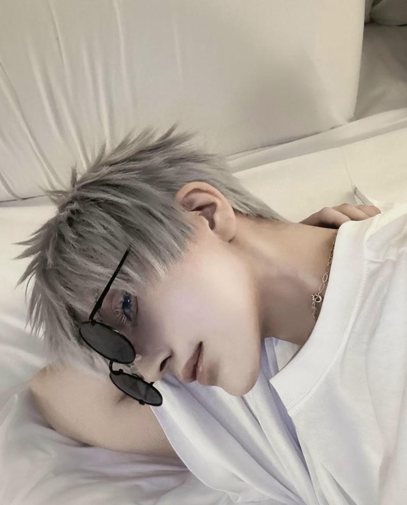 hình ảnh Gojo cosplay mang màu sắc anime