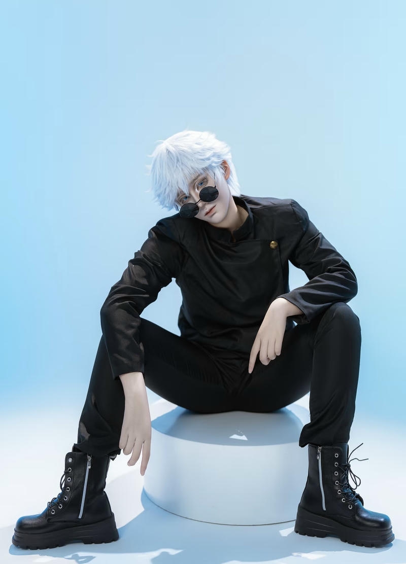 hình gojo cosplay dáng ngồi đặc sắc