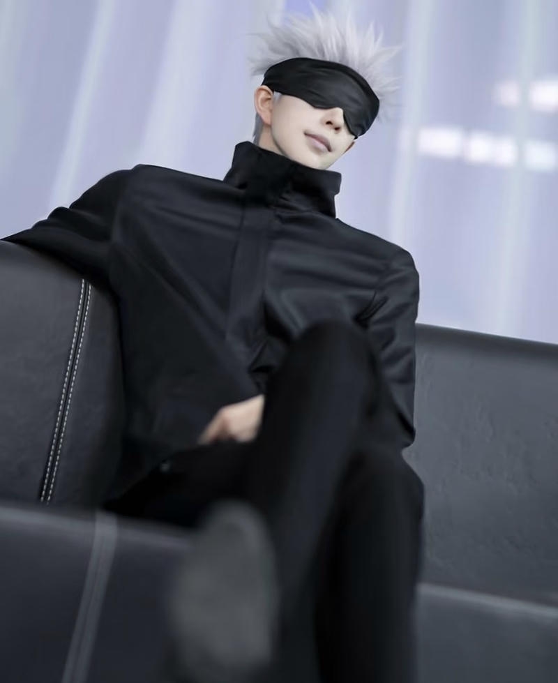 tạo hình siêu ngầu với bịt mắt đặc trưng của Gojo cosplay