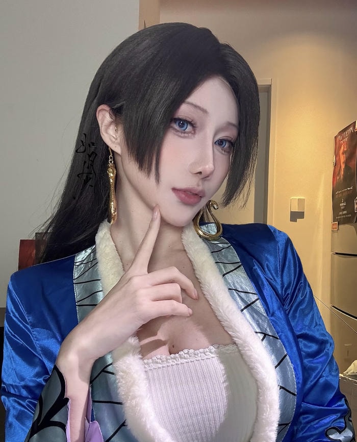 Ảnh cosplay boa hancock cho thấy sự đầu tư ngoại hình