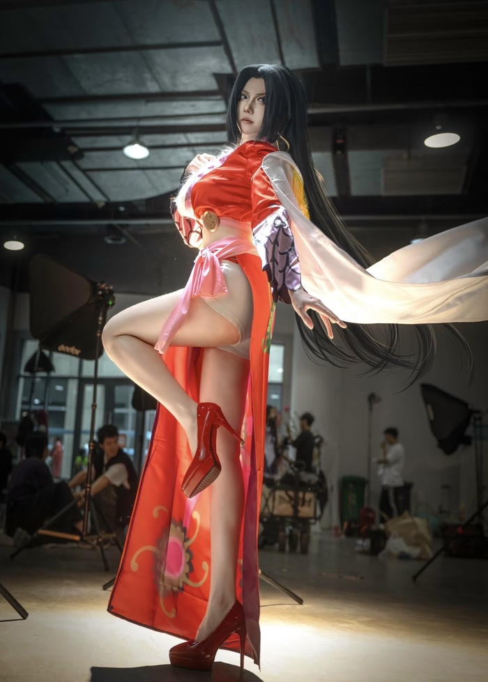 Ảnh cosplay boa hancock thể hiện thần thái nhân vật nổi bật