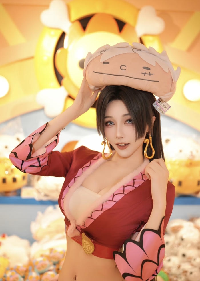 Bức ảnh cosplay boa hancock làm rõ chi tiết phụ kiện