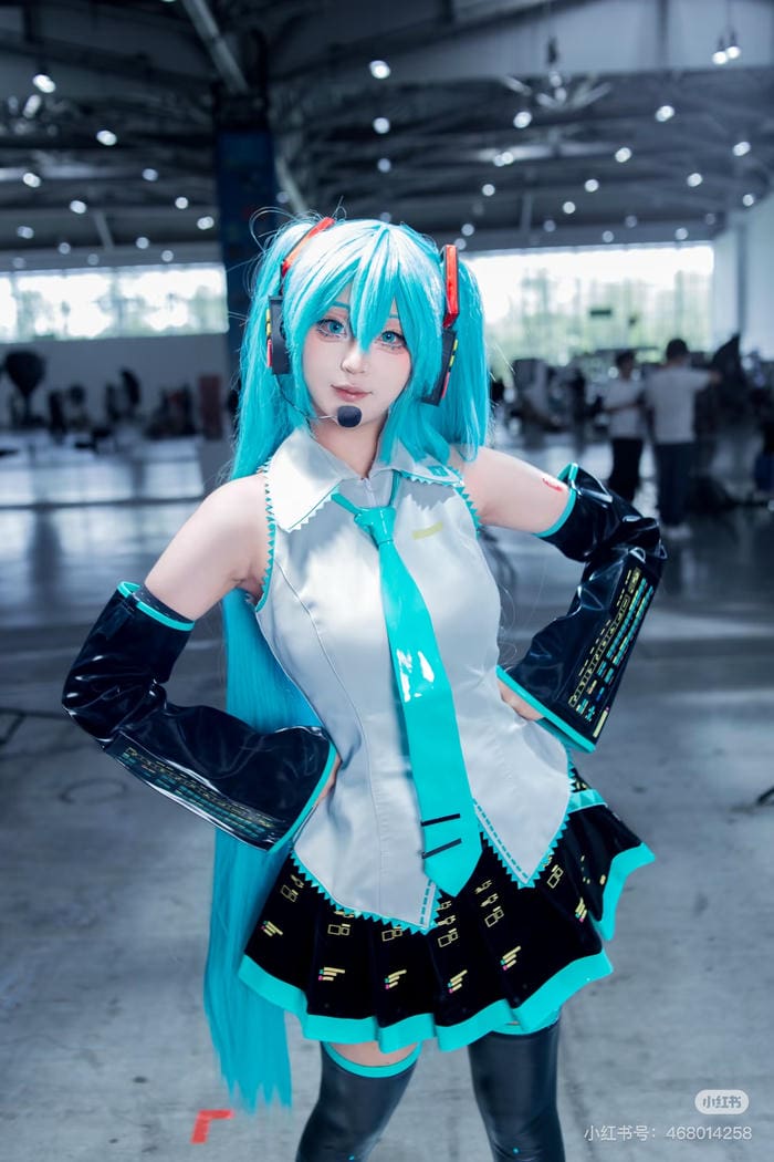 Bức ảnh cosplay miku cho thấy chuẩn bị trang phục kỹ