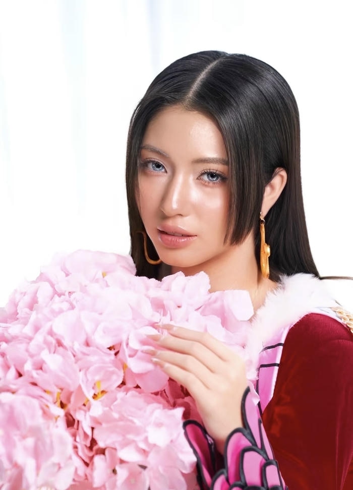 Bức hình cosplay boa hancock làm nổi bật vẻ ngoài cuốn hút