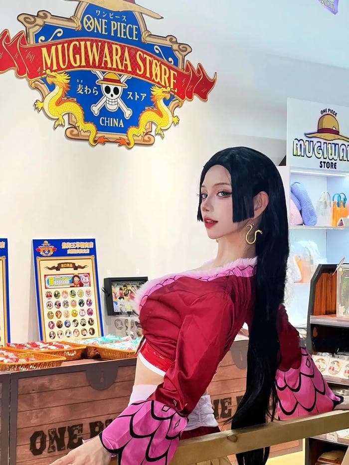 Bức hình cosplay boa hancock làm rõ đường nét tạo hình