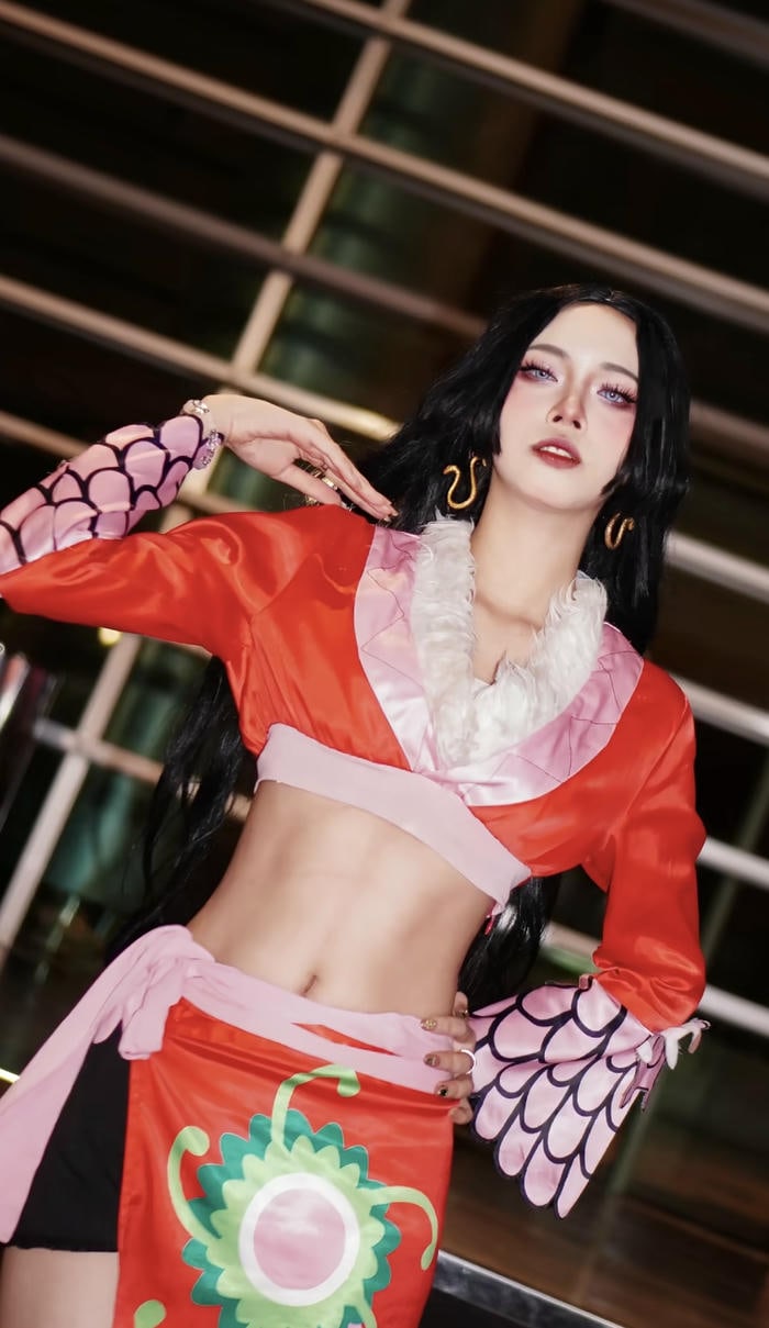 Hình ảnh cosplay boa hancock mô phỏng hình ảnh quen thuộc