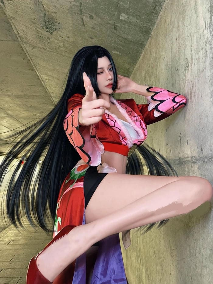 Hình ảnh cosplay boa hancock mô phỏng hình tượng nguyên bản