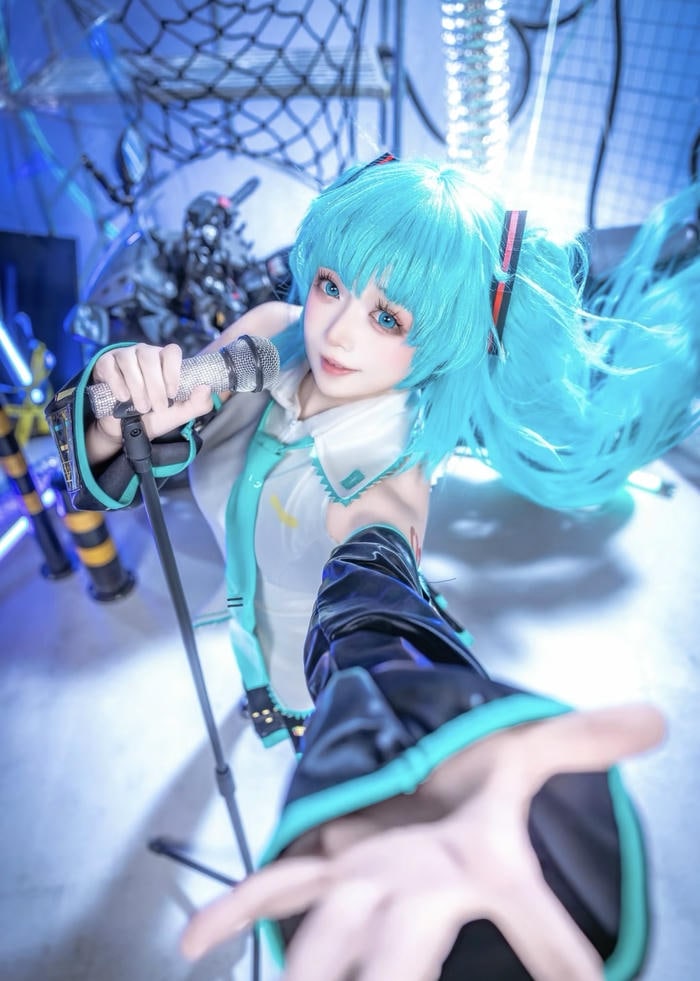 Hình ảnh cosplay miku tập trung vào tạo hình tổng thể