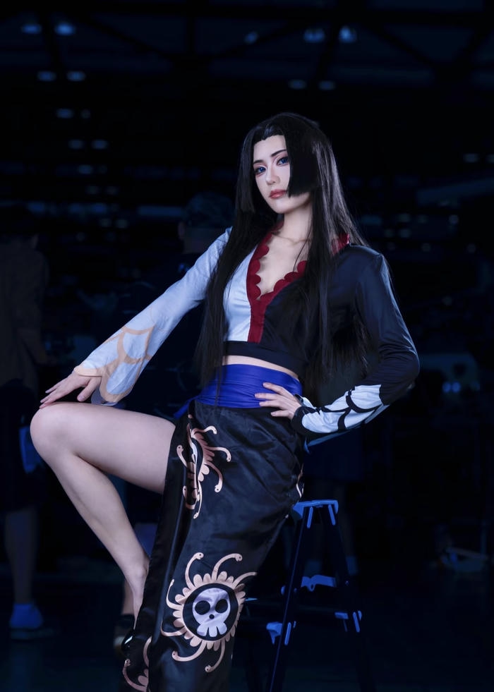 Hình cosplay boa hancock thể hiện diện mạo nữ hoàng biển