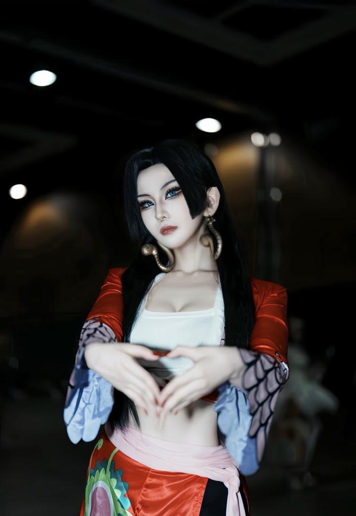 Hình cosplay boa hancock thể hiện nét đặc trưng nhân vật