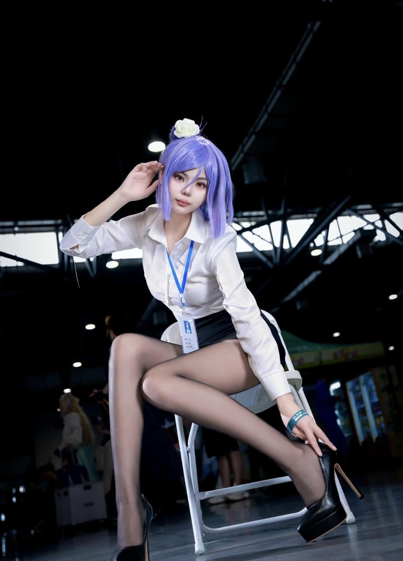 Ảnh cosplay thư ký quyến rũ thần thái thu hút